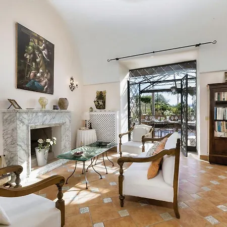 Lucia Villa